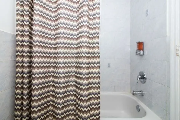 Classic Oda, 1 Büyük (Queen) Boy Yatak, Sigara İçilmez, Ortak Banyo