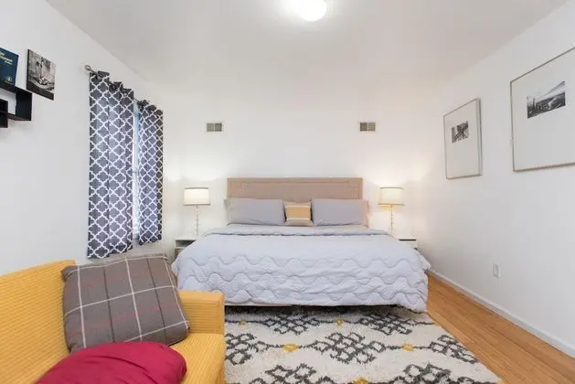 Deluxe Oda, 1 En Büyük (King) Boy Yatak ve Çekyat, Sigara İçilmez, Ortak Banyo