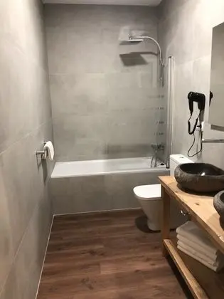 Dört Kişilik Oda, Bahçeli