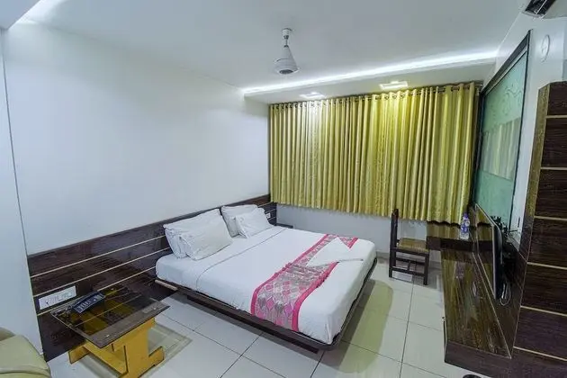 Deluxe Tek Büyük Yataklı Oda, 1 Çift Kişilik Yatak, Şehir Manzaralı