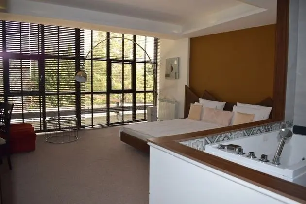 Junior Tek Büyük Yataklı Oda