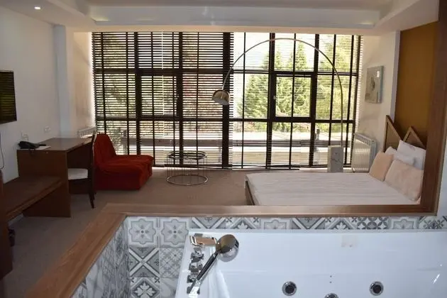 Junior Tek Büyük Yataklı Oda