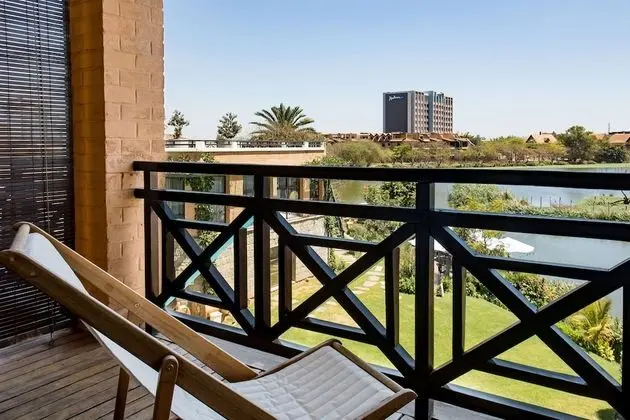 Superior Oda, Balkon, Göl Manzaralı