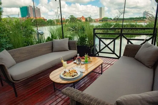 Superior Oda, Balkon, Göl Manzaralı