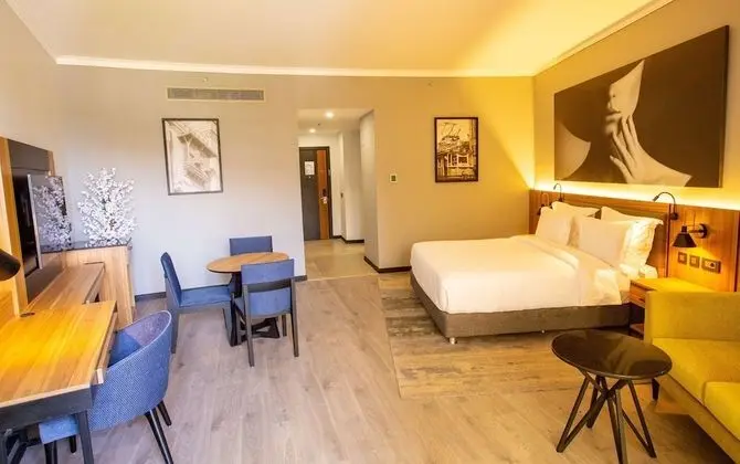 Premium Oda, Teras, Havuz Manzaralı