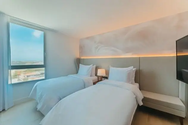 Süit, Sigara İçilmez, Havuz Manzaralı (1 King Bed,  2 Single Beds)