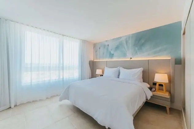 Süit, Sigara İçilmez, Havuz Manzaralı (1 King Bed,  2 Single Beds)