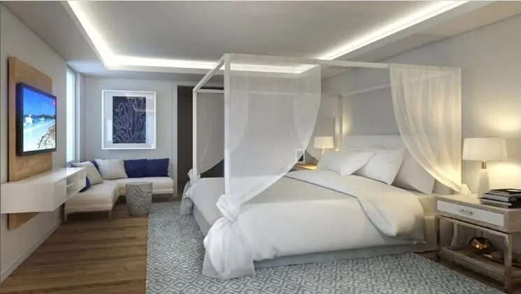 Suit With Private Pool