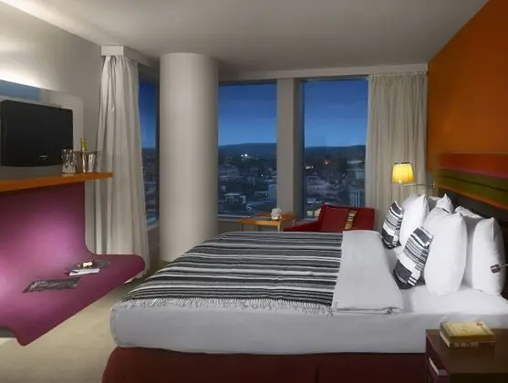 Superior Oda, Şehir Manzaralı