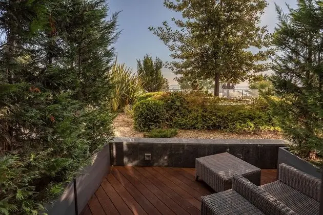Premium Oda, Balkon, Bahçe Manzaralı