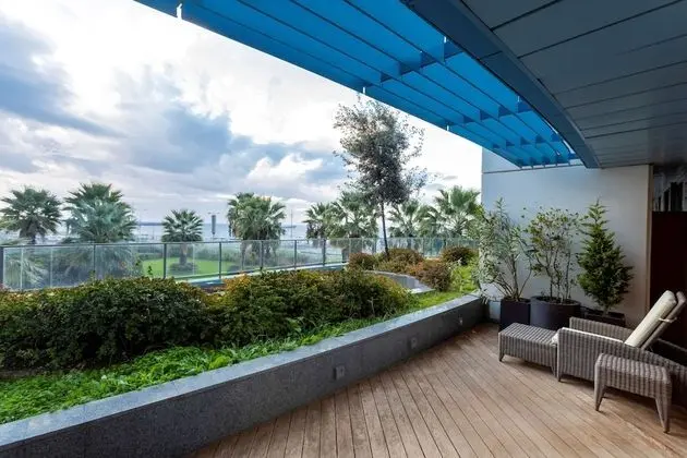 Süit, Balkon, Bahçe Manzaralı