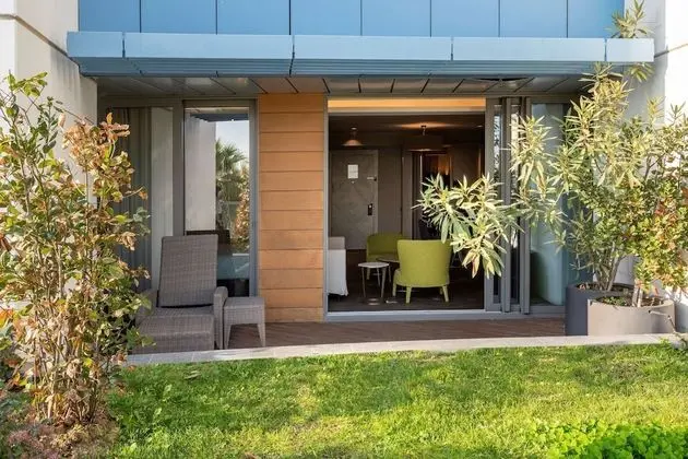 Süit, Balkon, Bahçe Manzaralı