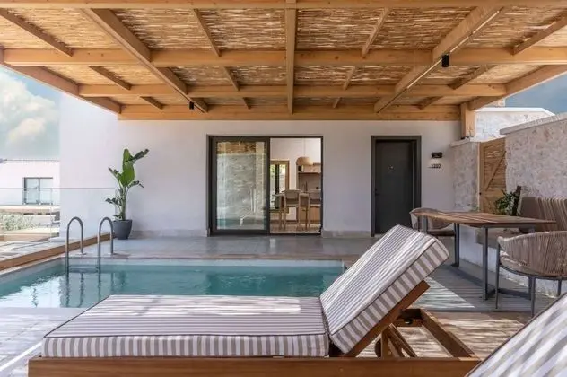 Mezzanine Suite Custom Özel Havuzlu Oda