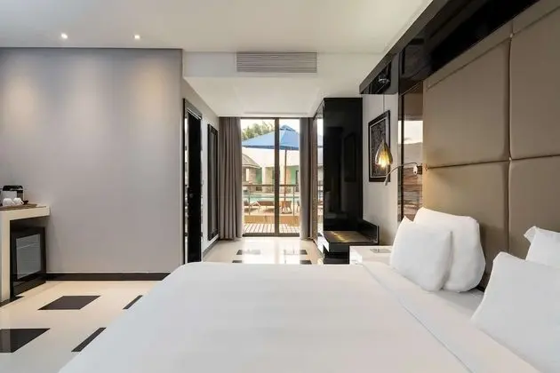 Premium Oda, Teras, Havuz Manzaralı