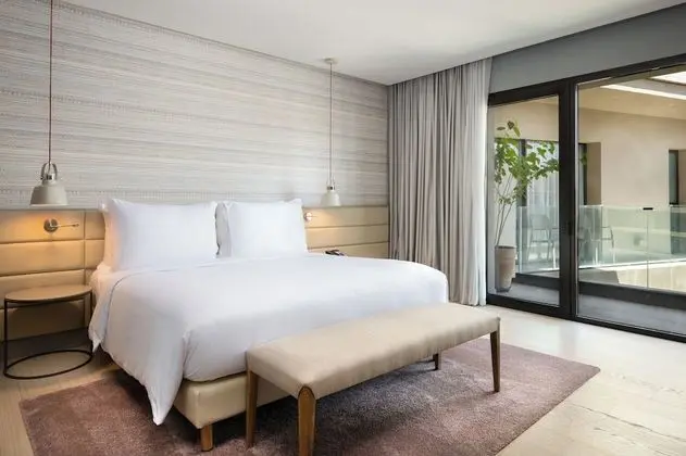 Junior Süit, Balkon, Havuz Manzaralı