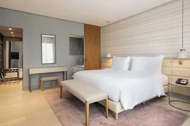 Junior Süit, Balkon, Havuz Manzaralı