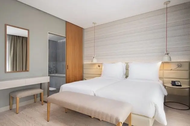 Junior Süit, Balkon, Havuz Manzaralı