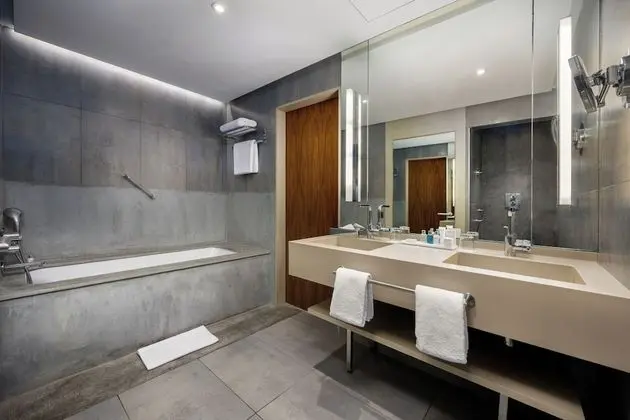 Junior Süit, Balkon, Havuz Manzaralı