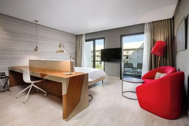 Premium Oda, Balkon, Havuz Manzaralı