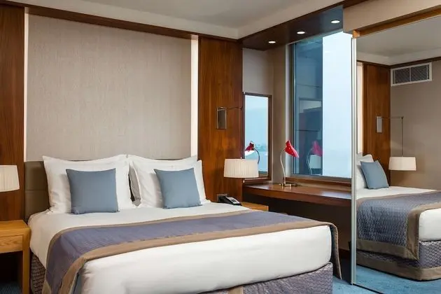 Süit, Nehir Manzaralı (Lounge Access)