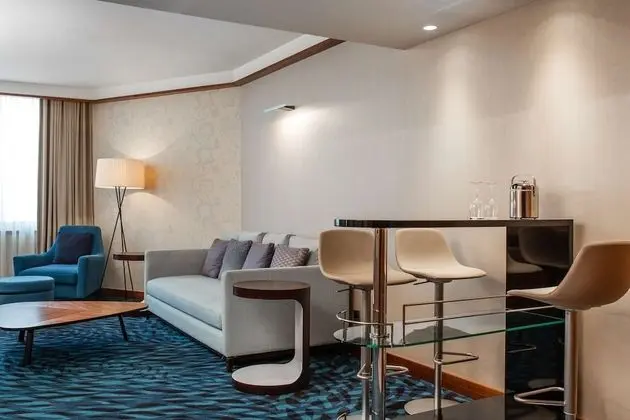 Süit, Nehir Manzaralı (Lounge Access)