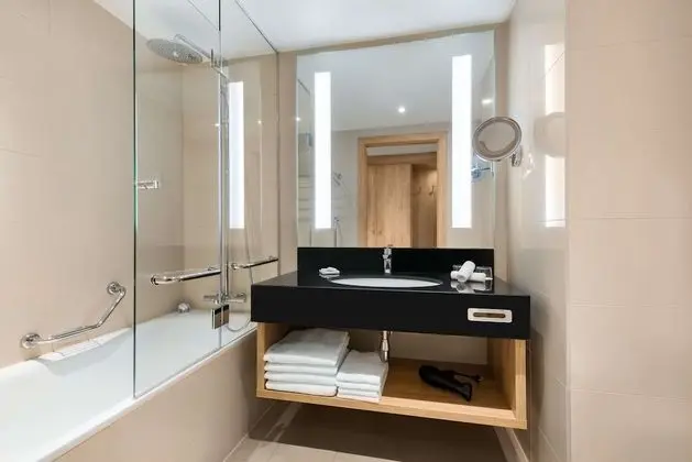 Family Oda, Dağ Manzaralı