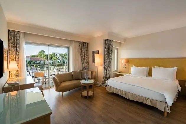 Junior Süit, Balkon, Havuz Manzaralı