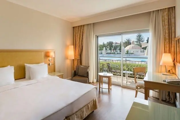 Premium Oda, Balkon, Havuz Manzaralı