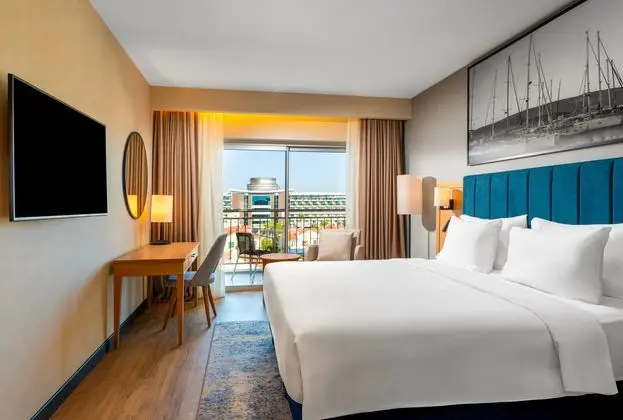 https://images.etstur.com/imgproxy/resize/2560x1440/files/images/hotelImages/etsrooms/344/Radisson_Blu_Resort___Spa_Cesme_20250716122551_2.jpg