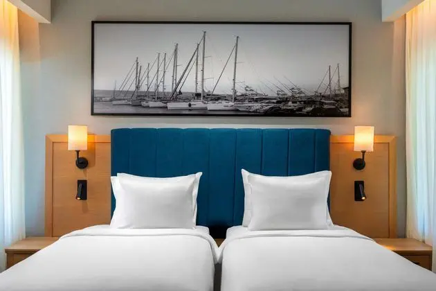 https://images.etstur.com/imgproxy/resize/2560x1440/files/images/hotelImages/etsrooms/344/Radisson_Blu_Resort___Spa_Cesme_20250716122847_3.jpg