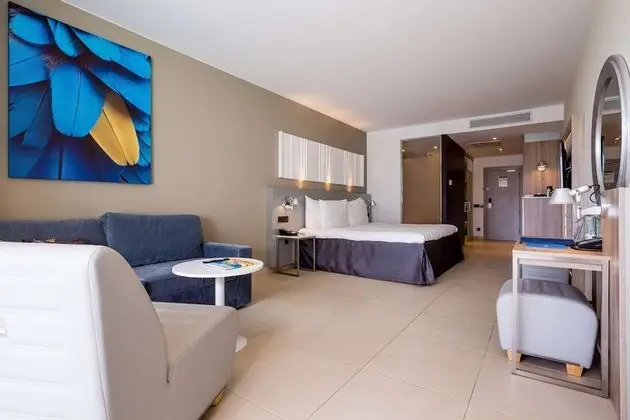 Premium Oda, Balkon, Havuz Manzaralı