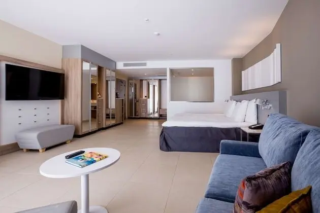 Premium Oda, Balkon, Havuz Manzaralı