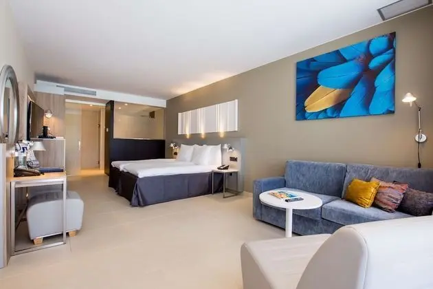 Premium Oda, Balkon, Havuz Manzaralı