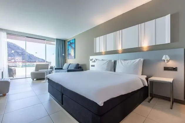 Premium Oda, Balkon, Havuz Manzaralı