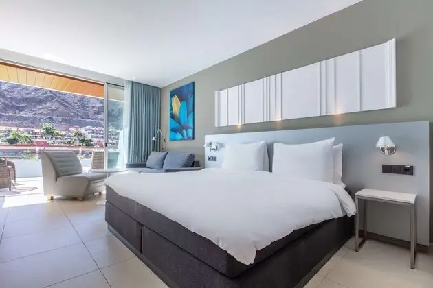 Premium Oda, Balkon, Havuz Manzaralı