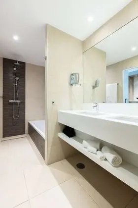 Premium Oda, Balkon, Havuz Manzaralı