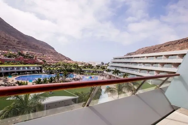 Premium Oda, Balkon, Havuz Manzaralı