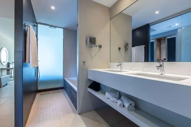 Premium Oda, Balkon, Havuz Manzaralı