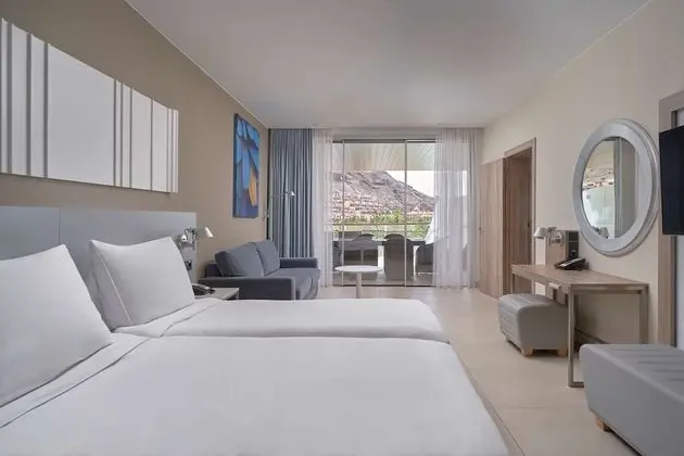 Süit, 2 Yatak Odası, Balkon, Havuz Manzaralı