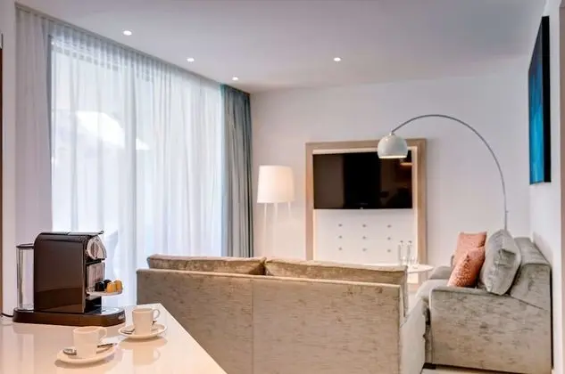 Süit, 2 Yatak Odası, Balkon, Havuz Manzaralı