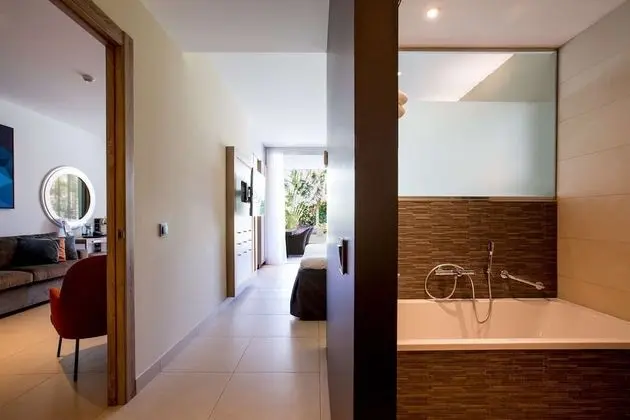 Süit, 2 Yatak Odası, Balkon, Havuz Manzaralı