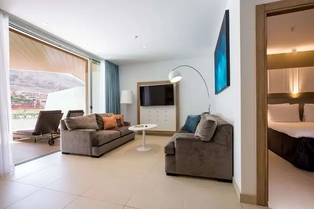 Süit, 2 Yatak Odası, Balkon, Havuz Manzaralı