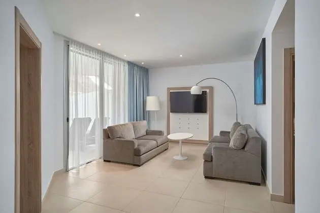 Süit, 2 Yatak Odası, Balkon, Havuz Manzaralı