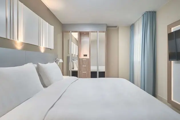 Süit, 2 Yatak Odası, Balkon, Havuz Manzaralı