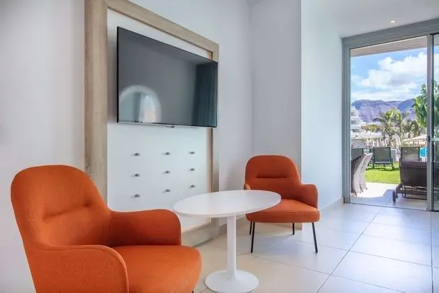Süit, 2 Yatak Odası, Balkon, Havuz Manzaralı