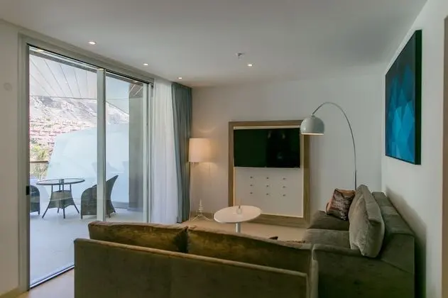 Süit, 2 Yatak Odası, Balkon, Havuz Manzaralı