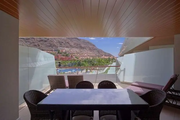 Süit, 2 Yatak Odası, Balkon, Havuz Manzaralı