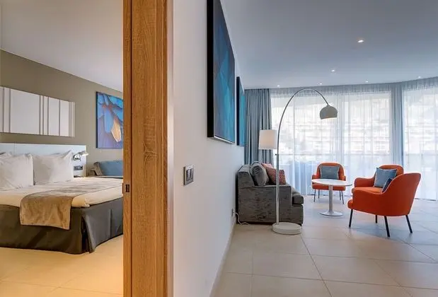 Süit, 3 Yatak Odası, Balkon, Havuz Manzaralı