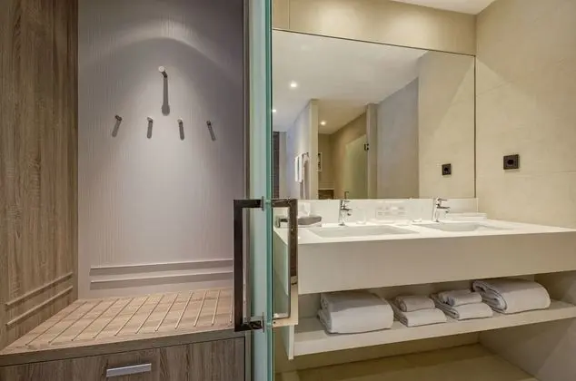 Süit, 3 Yatak Odası, Balkon, Havuz Manzaralı
