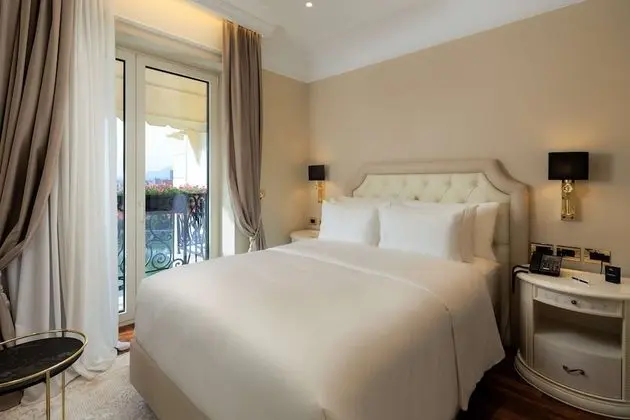 Oda, Göl Manzaralı (Collection)